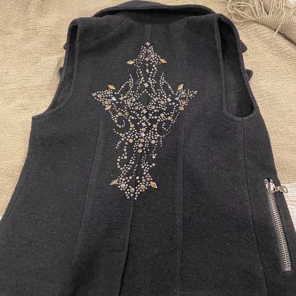Jeweled Opened vest - Picture 7 of 7